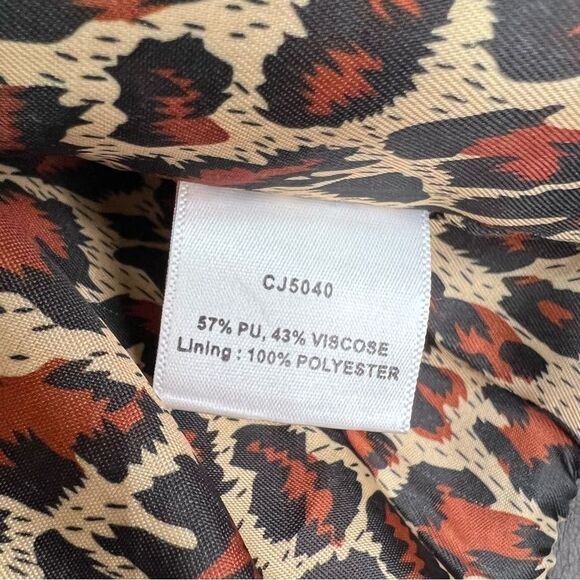 𝅺TCEC Grey Faux Leather Cropped Moto Jacket Size Large - Picture 13 of 16